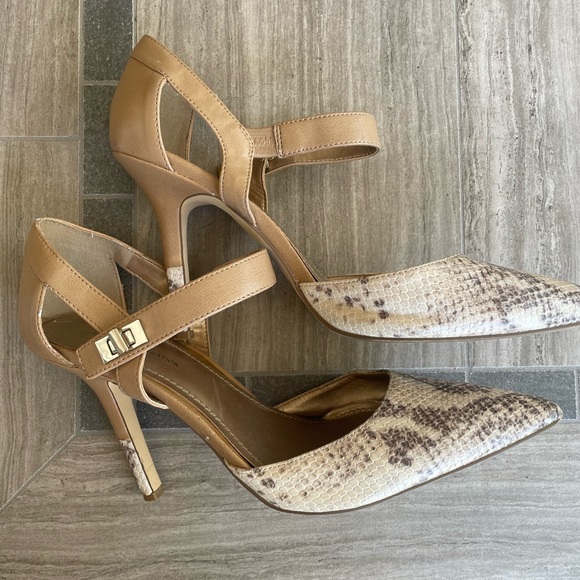 BCBGeneration Strappy Sexy Snakeskin like heels - Picture 6 of 6